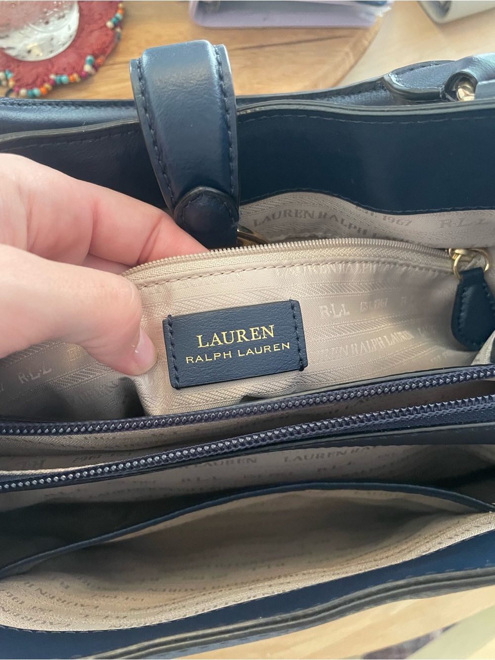 Pebble leather belted bag - Picture 2 of 4